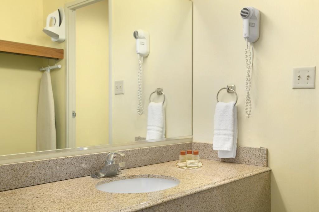 Days Inn By Wyndham Anderson In Room photo