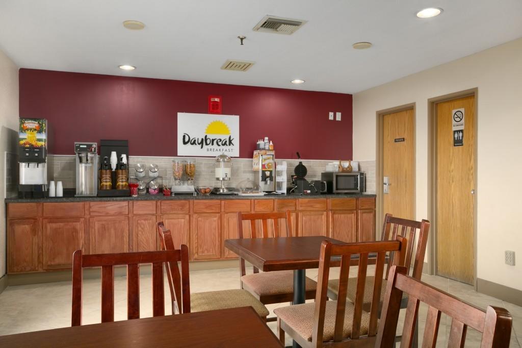 Days Inn By Wyndham Anderson In Restaurant photo