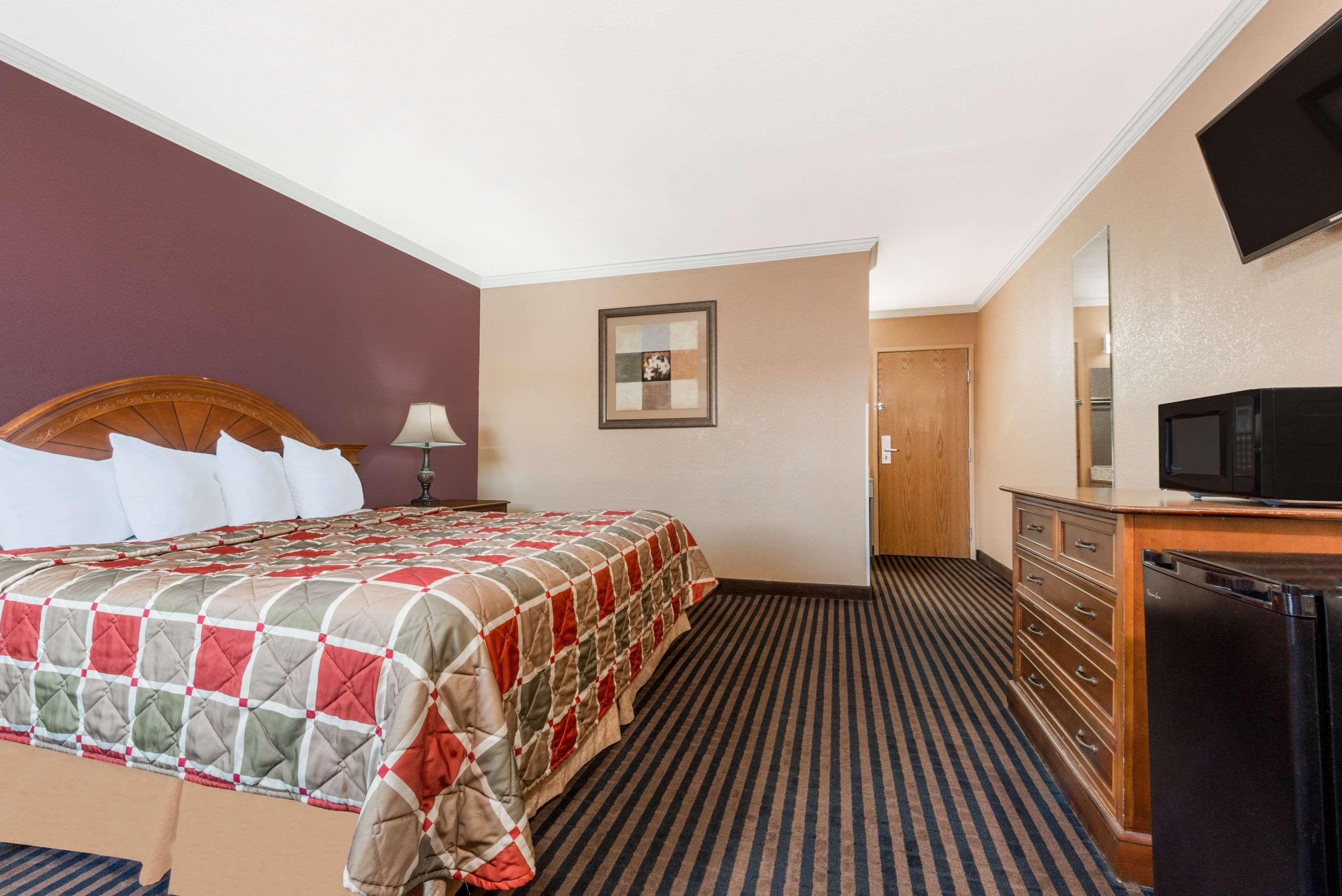 Days Inn By Wyndham Anderson In Exterior photo