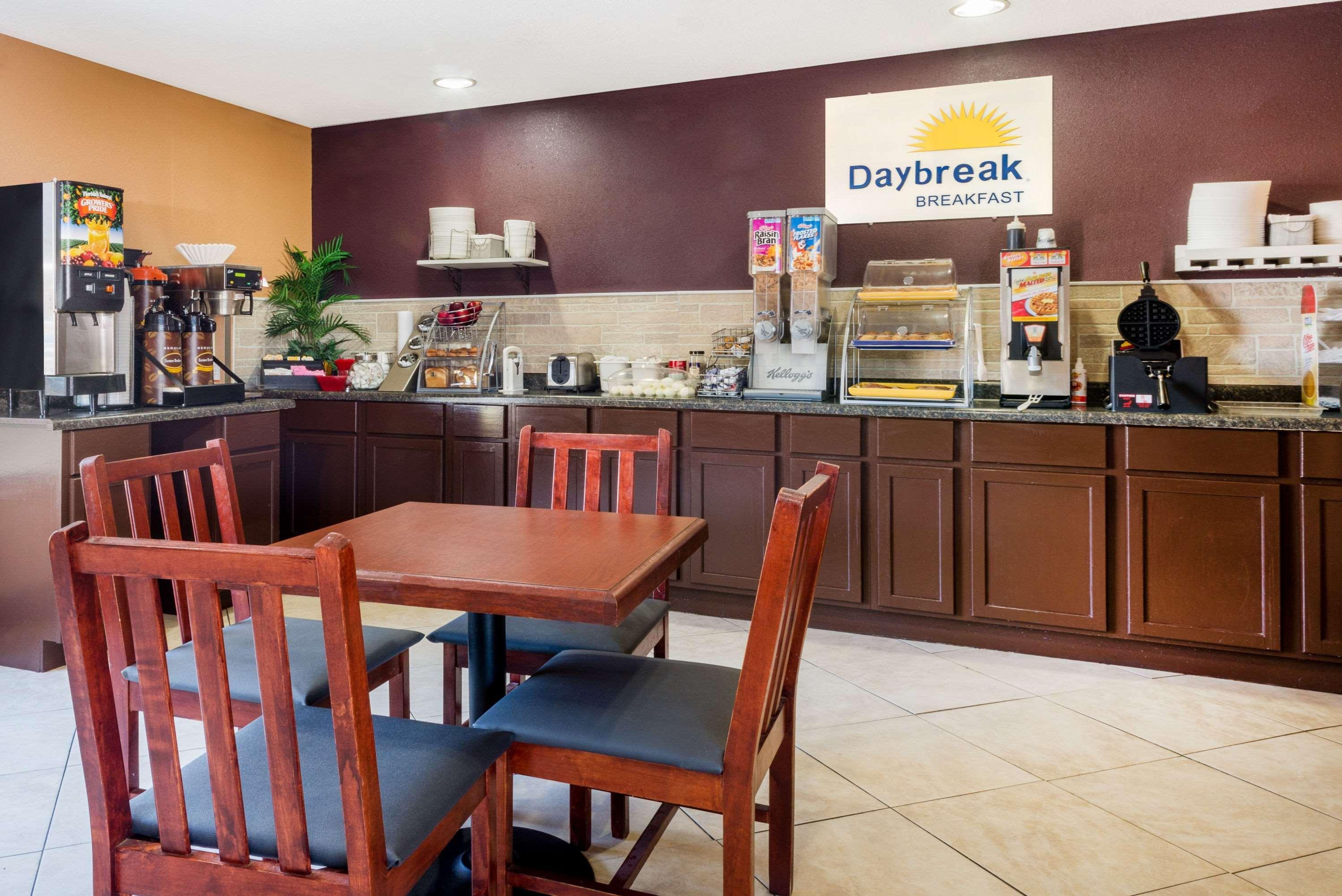 Days Inn By Wyndham Anderson In Exterior photo