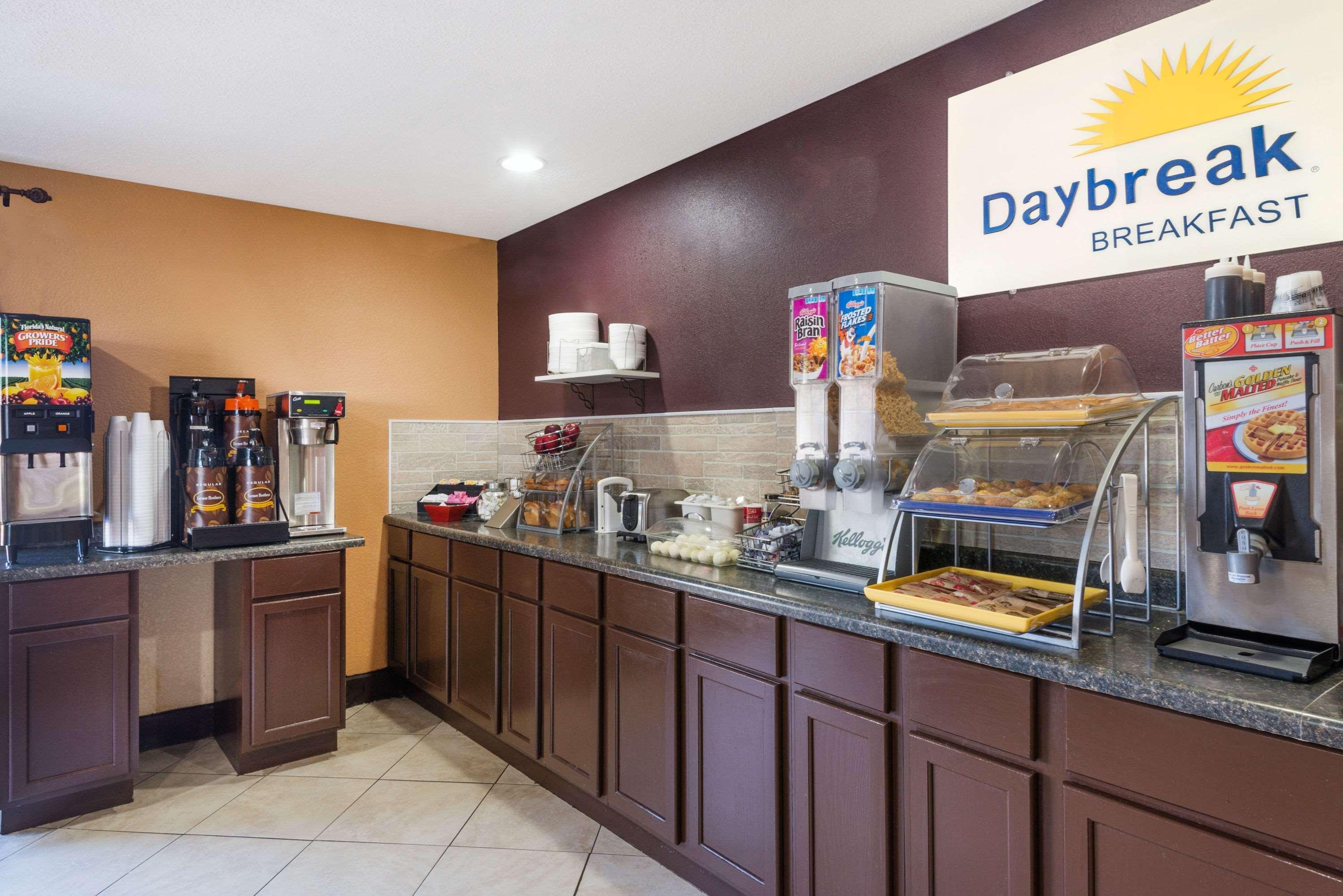 Days Inn By Wyndham Anderson In Exterior photo