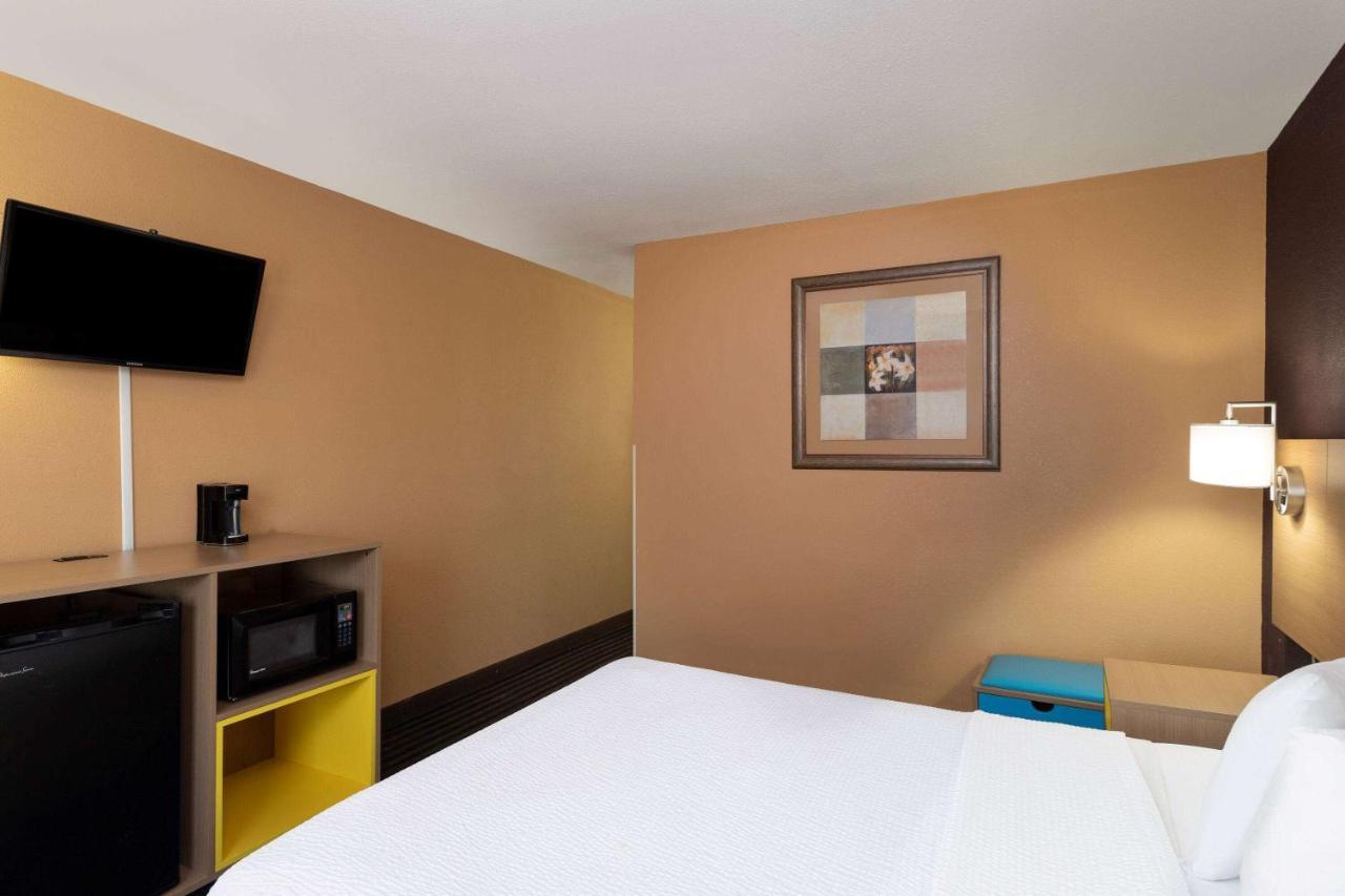 Days Inn By Wyndham Anderson In Exterior photo